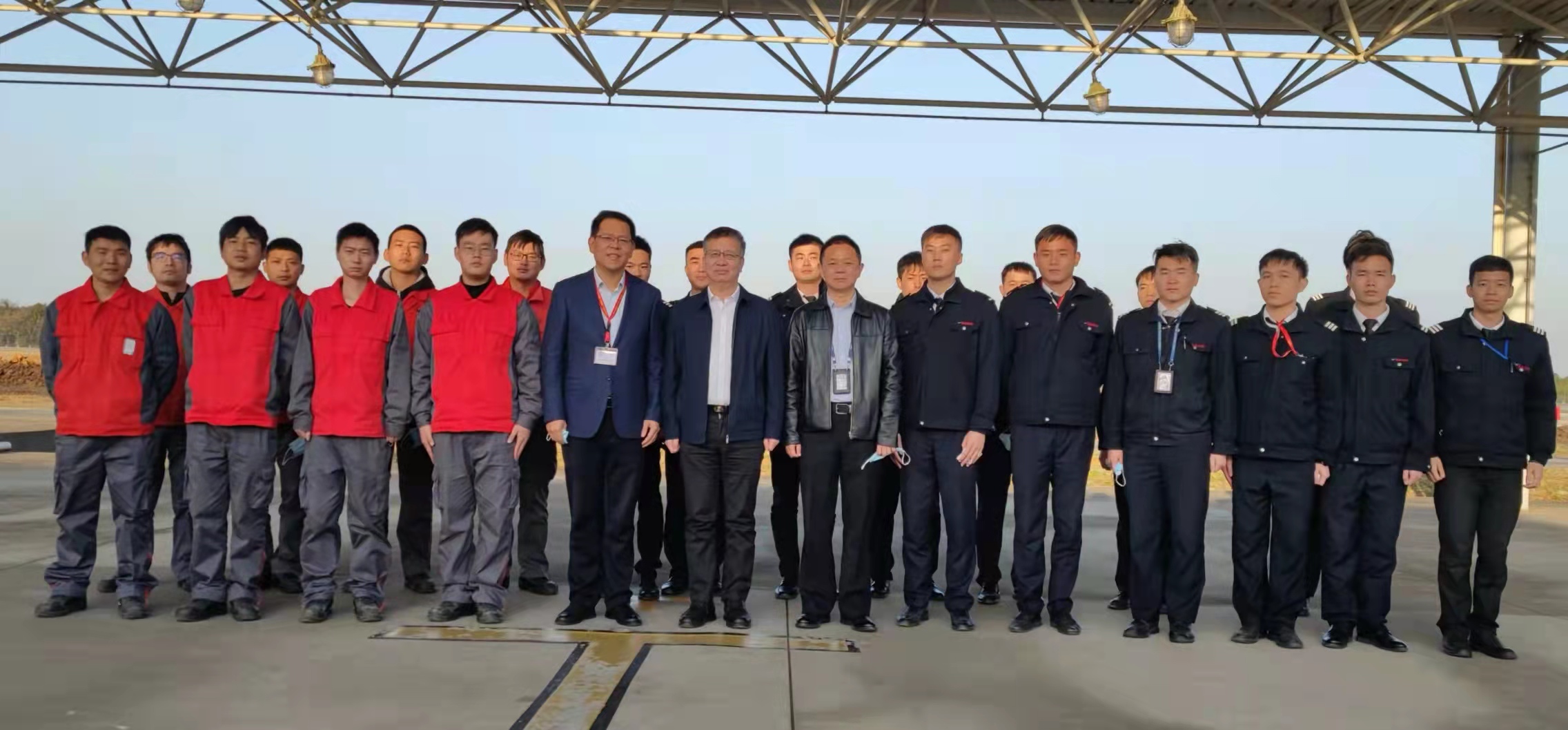 民航湖北監(jiān)管局江濤局長一行蒞臨海航航校調(diào)研和指導(dǎo)工作